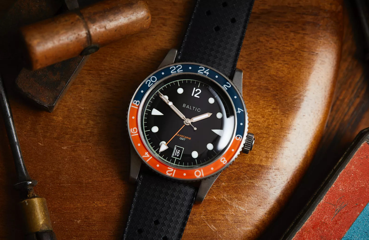 How To Use A GMT To Track Multiple Time Zones – Time+Tide Watches US
