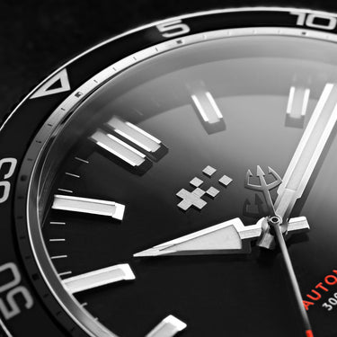 Christopher Ward C60 Trident Pro 300 - Black - Bader bracelet - Image
