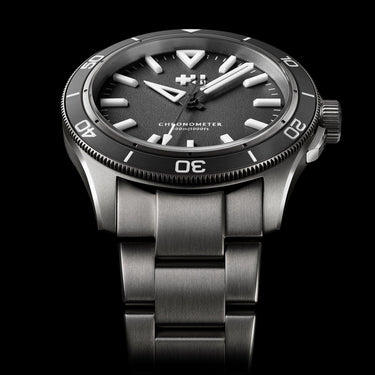 Christopher Ward C60 Trident LumiÃ¨re - Black - Image