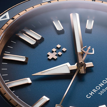 Christopher Ward C60 Pro 300 Bronze - Blue Ombré - Vintage leather (Oak) - Image