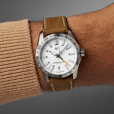 Christopher Ward C63 Sealander GMT 36 - White - Vintage leather (Oak) - Image