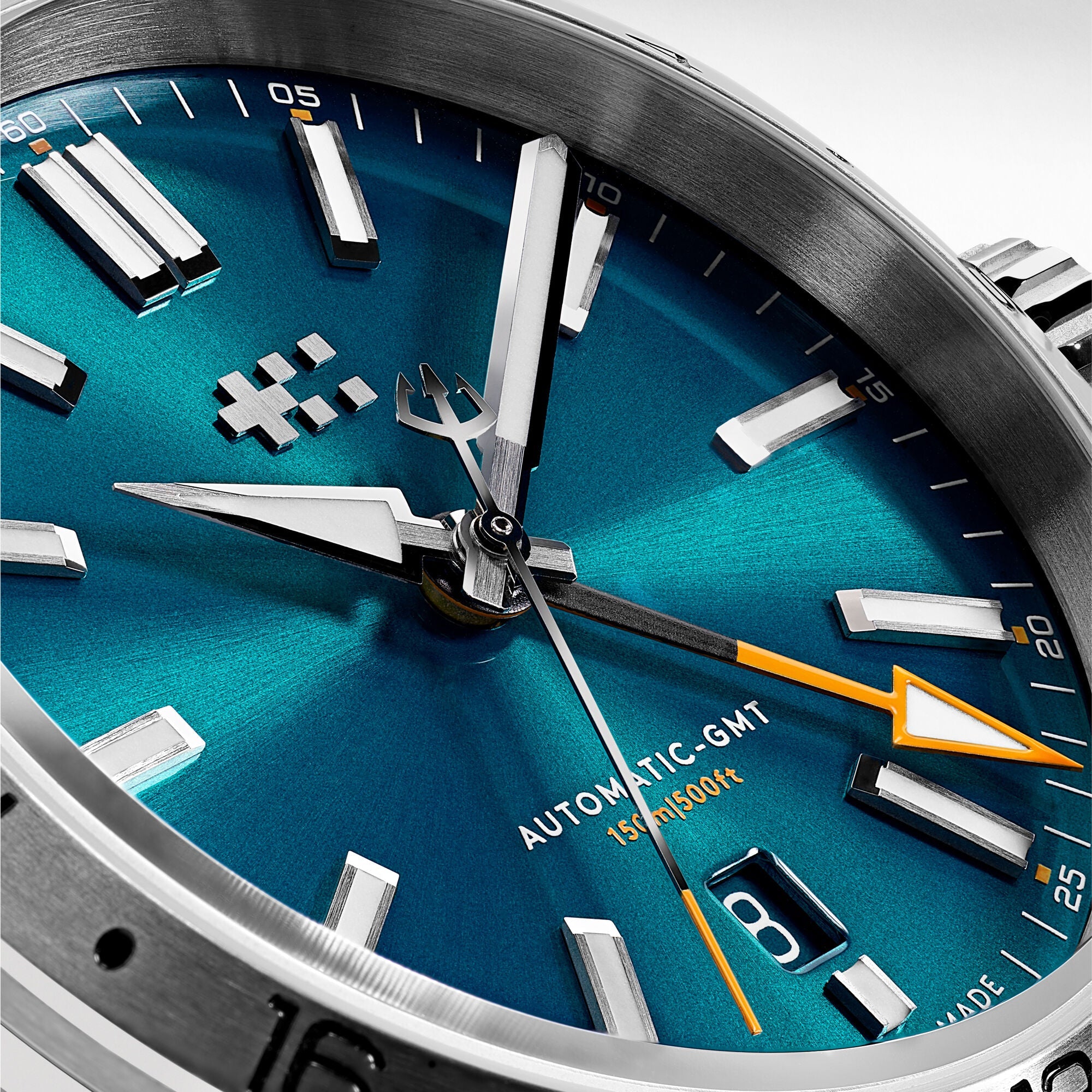 Christopher Ward C63 Sealander GMT - Dragonfly Blue - Consort bracelet - Image